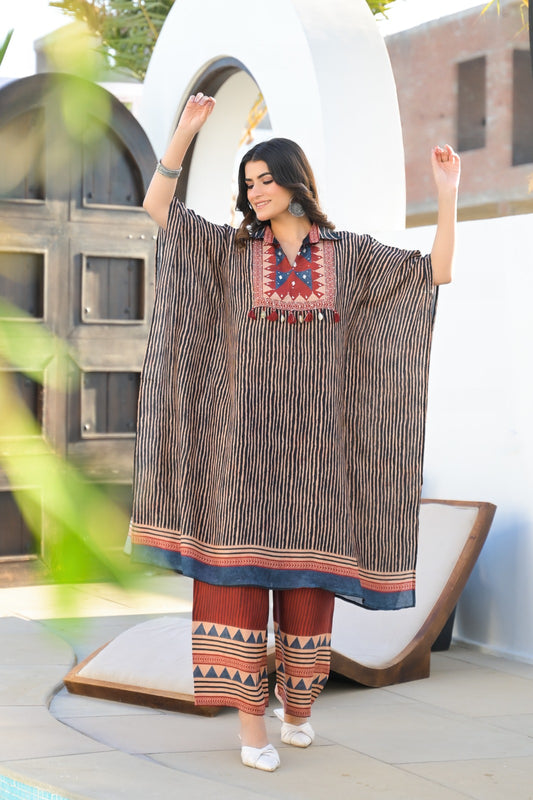 Kaftan Set embroidered with stripe and bold prints