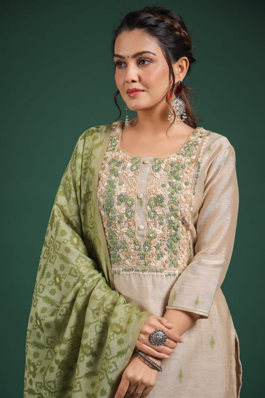 Women’s handwoven suit on Jamdani fabric