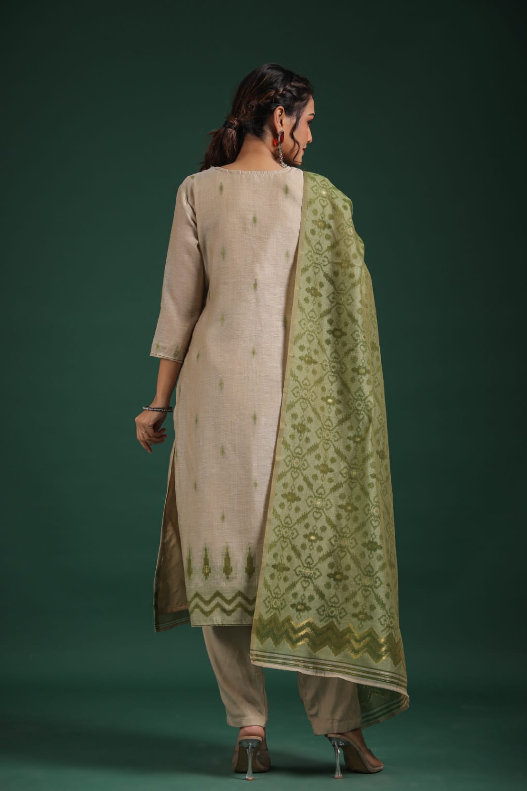 Women’s handwoven suit on Jamdani fabric