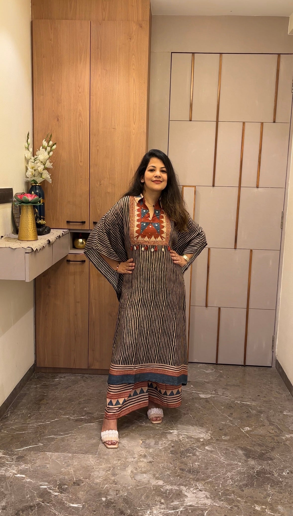 Kaftan Set embroidered with stripe and bold prints