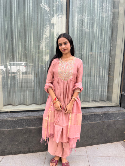 Chaand Embroidered Kurta Pant Dupatta Set