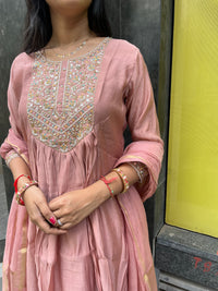 Chaand Embroidered Kurta Pant Dupatta Set
